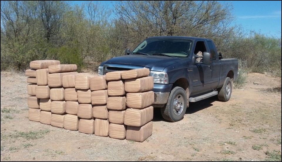 En total, 350 kilogramos de marihuana eran trasladados en el vehículo. Foto: Cortesía