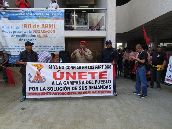 Cerca de 3 mil  integrantes del  Movimiento Antorchista de Baja California realizaron una marcha desde el mercado Hidalgo hasta el Centro de Gobierno