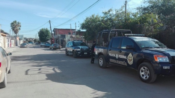 Fotos: Especial para ZETA/ agentes federales de la división de Gendarmería arribaron a la calle Eduardo Tres Guerras 37 en la colonia Nueva Tijuana