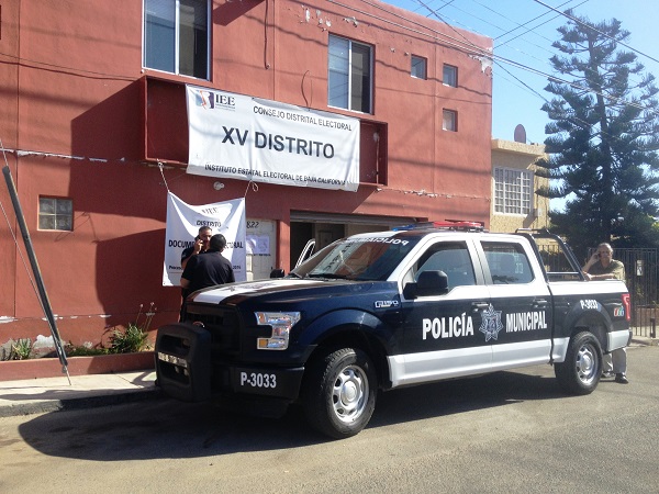 Policías estatales y municipales arribaron a la sede del XV Distrito