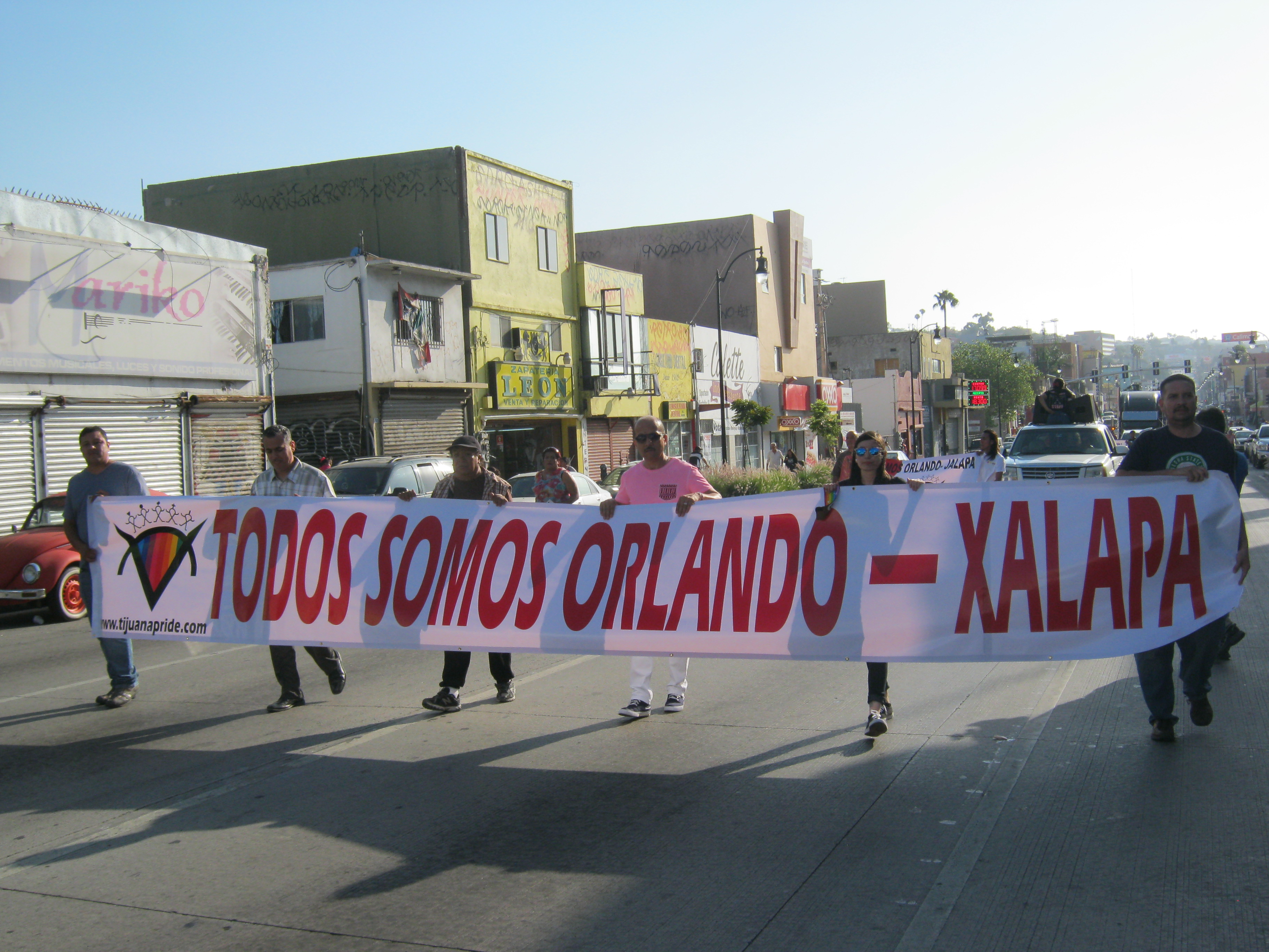 También condenaron los recientes crímenes contra la comunidad gay. Foto: Héctor Ortiz