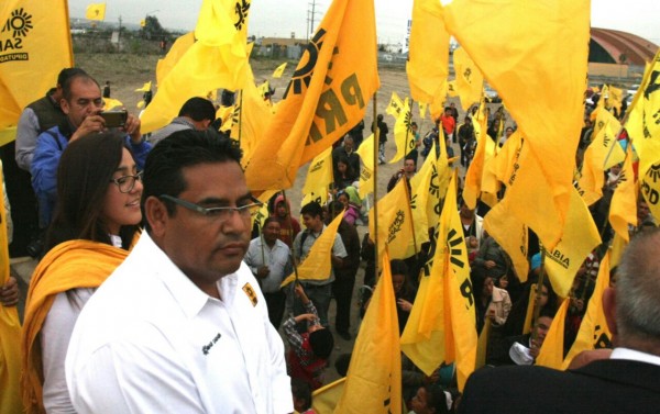 Pocos asistentes al cierre de campaña 