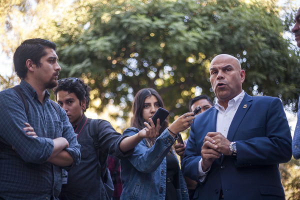 Los jóvenes fueron atendidos por Enrique Méndez Juárez, subsecretario de Gobierno 