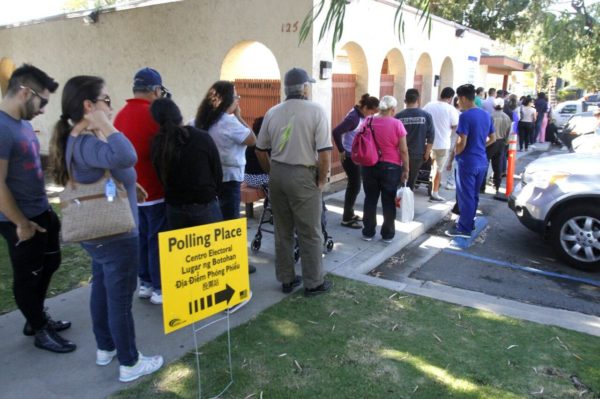 Hasta una hora de fila para votar en algunas casillas de San Ysidro