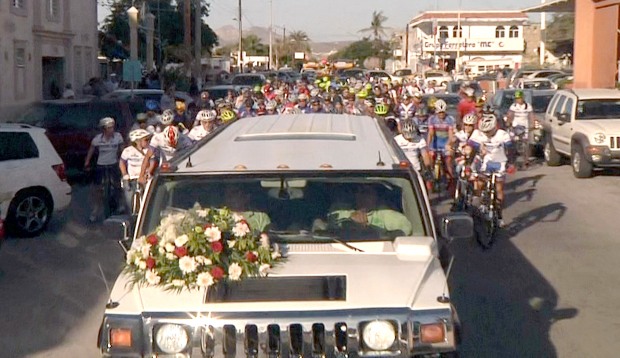 Tras daño colateral ciclistas acompañando en la última rodada a Ernesto Núñez Manríquez, de 43 años, perdió la vida en la colonia Indeco 2