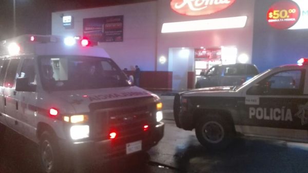 El hombre fue encontrado herido dentro de una sucursal de Farmacias Roma. Foto: Especial para ZETA