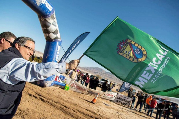 Gustavo Sánchez, con organizadores de carreras Off Road