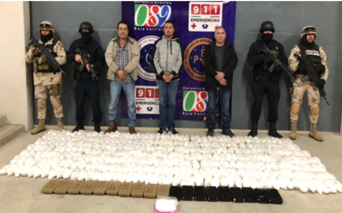 Decomisan 234 kilos de cristal y laboratorio; hay tres detenidos