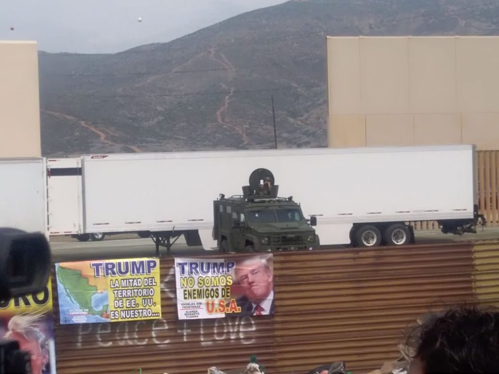 Trump Visita Prototipos Del Muro En Medio De Protestas Del Lado