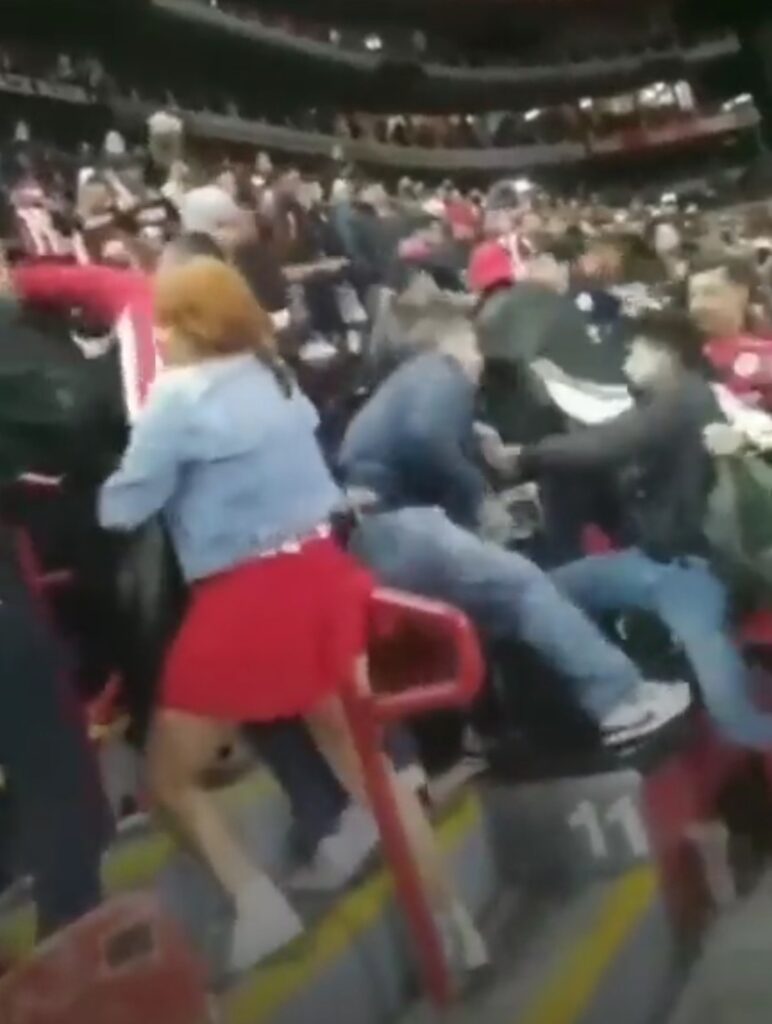 Se Desata Violencia En El Estadio Caliente Entre Aficionados De Xolos Y