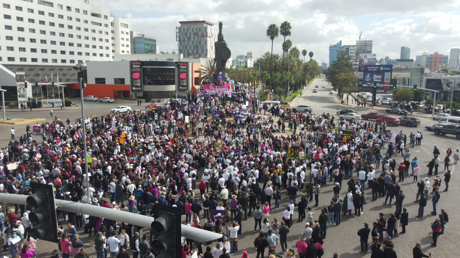 Más de 6 mil marchan contra Reforma Electoral de AMLO en Tijuana