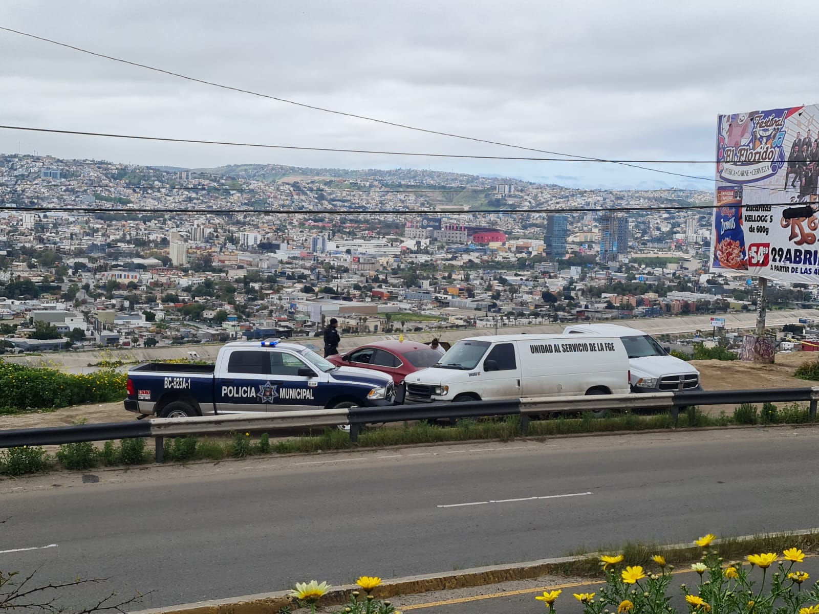 Encuentran a dos hombres muertos en vehículo Semanario ZETA