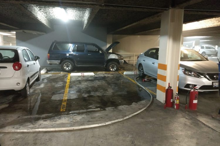 ZETA – Reportan incendio en sótano de edificio; evacuan a 200 personas