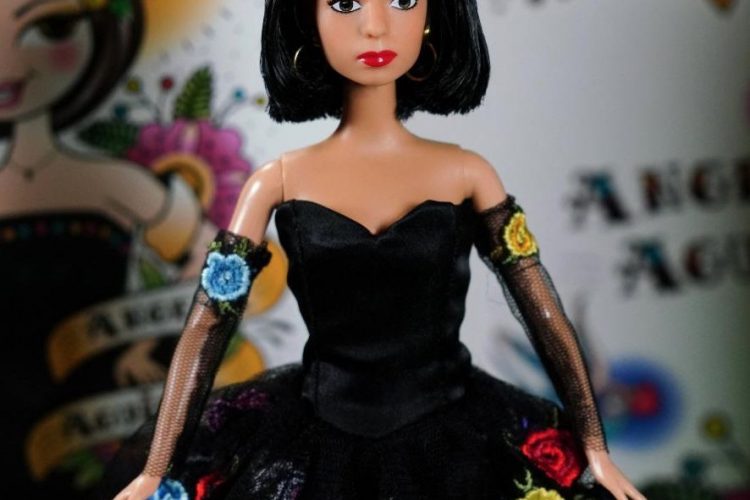 muñeca llorona pequeña