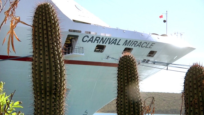 7_Atraca_en_La_Paz_el_Carnival_Miracle_con_tres_mil_pasajeros2B-1.jpg