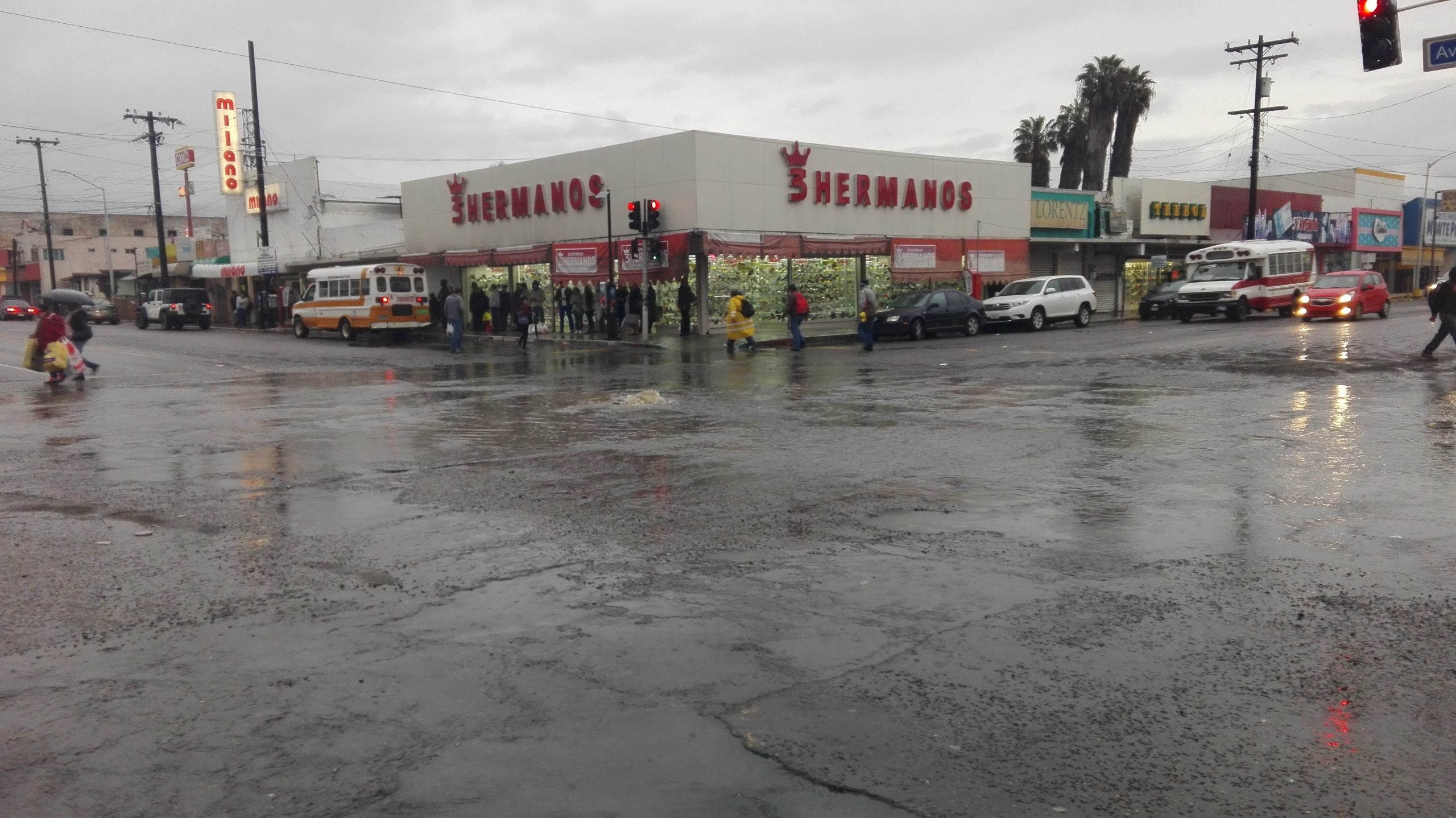 Inundada gran parte de Ensenada por la tormenta - Semanario ZETA