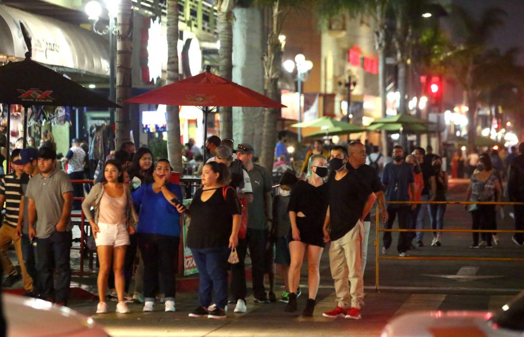 Muchos acuden a reapertura de bares en Tijuana - Semanario ZETA