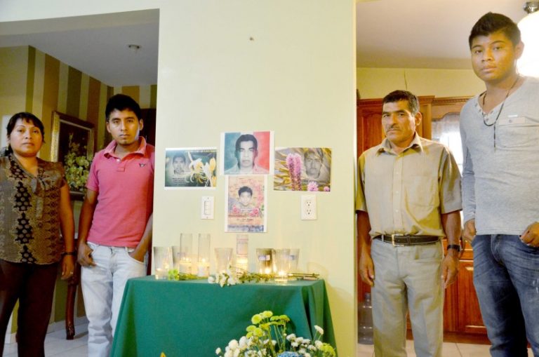 Normalista tijuanense revive Ayotzinapa