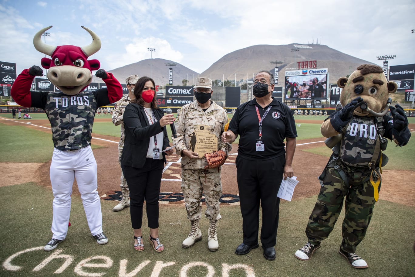 Toros de Tijuana rinde homenaje a Fuerzas Armadas Semanario ZETA