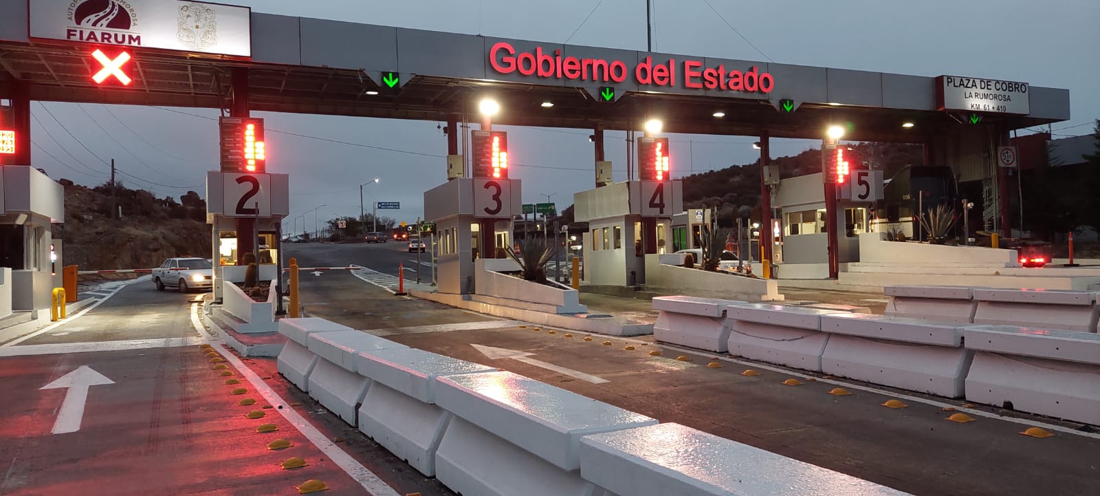 Choque de dos tractocamiones provoca cierre parcial en autopista Centinela-La Rumorosa. Noticias en tiempo real