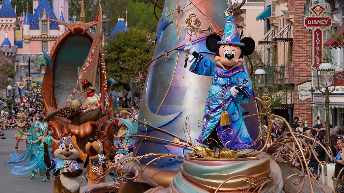 Volverá el desfile “Magic Happens” al Disneyland Resort. Noticias en tiempo real