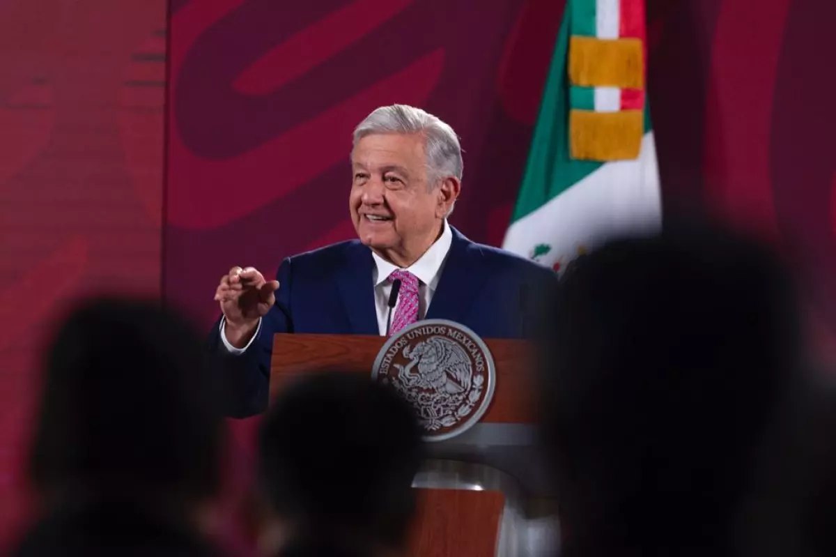 AMLO defiende a Encinas por investigación de Ayotzinapa; hubo “rebelión ...