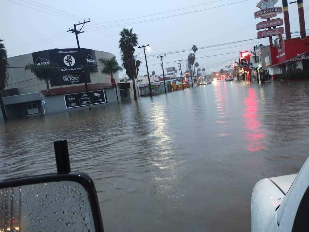 Inundaciones, Derrumbes, Vehículos Atrapados Y Crecidas De Arroyos Por ...