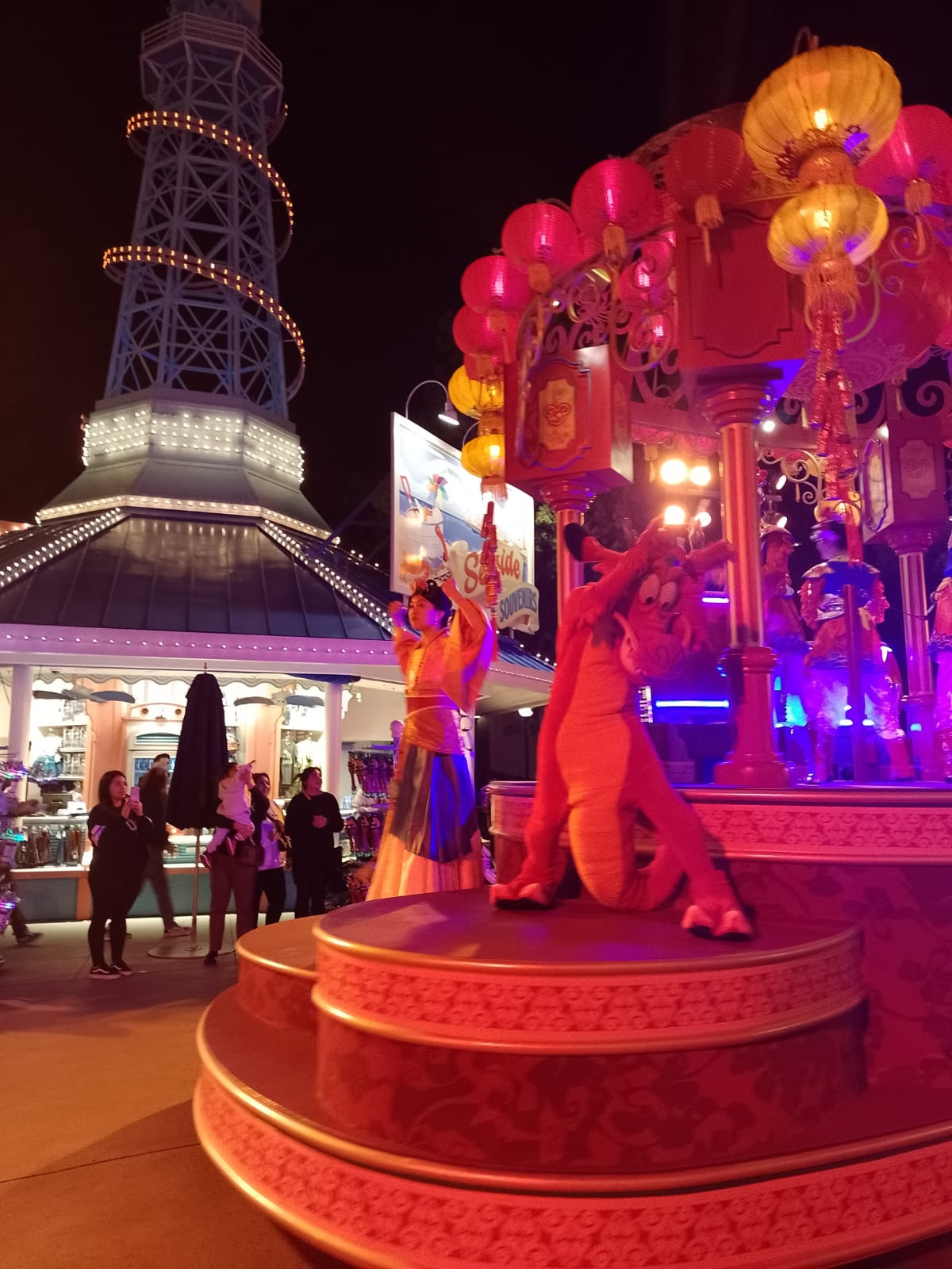 En Disneyland no hay que perderse el Año del Conejo y del Gato. Noticias en tiempo real