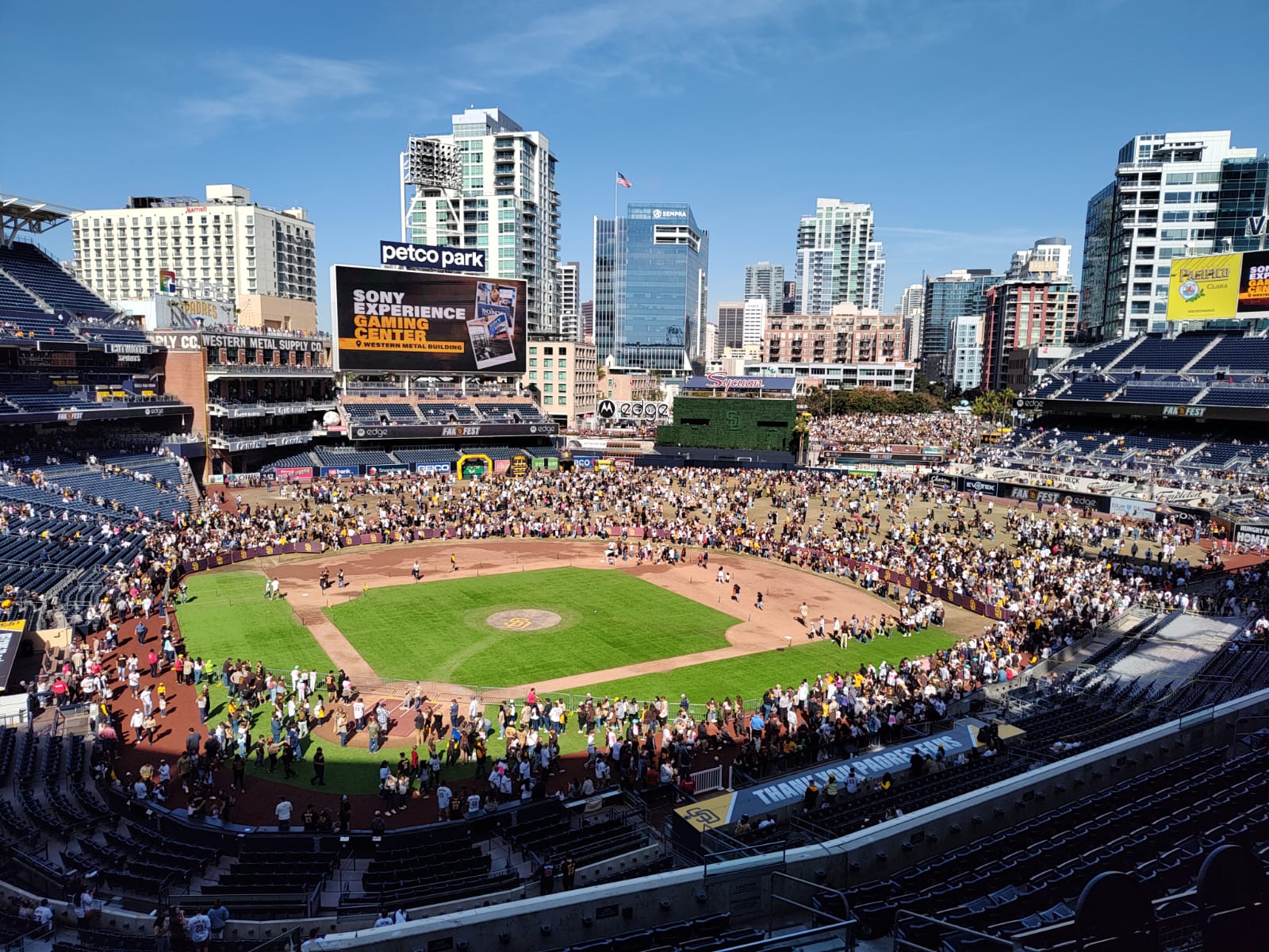 Celebran Padres de San Diego Fan Fest Semanario ZETA