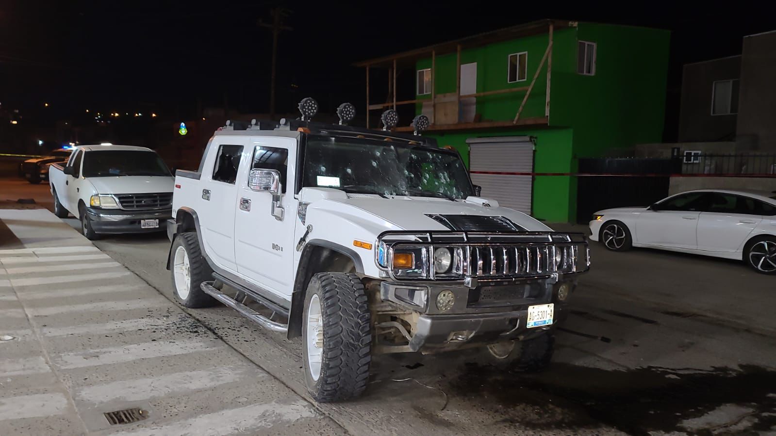 Más de 100 casquillos en ataque a hombre en camioneta Hummer en Rosarito. Noticias en tiempo real