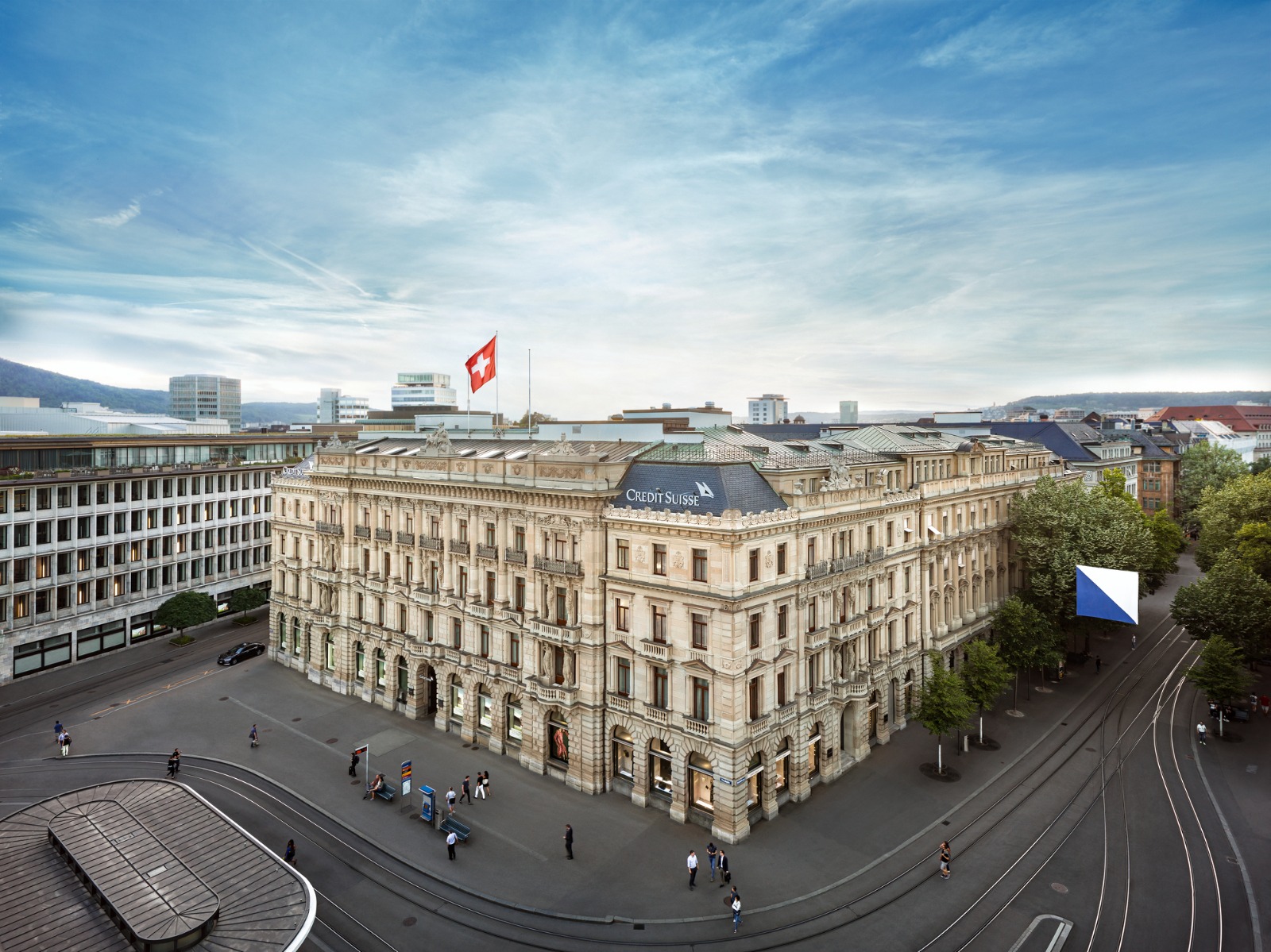 UBS comprará banco Credit Suisse por 3 mil millones de euros; abona a estabilidad financiera mundial. Noticias en tiempo real