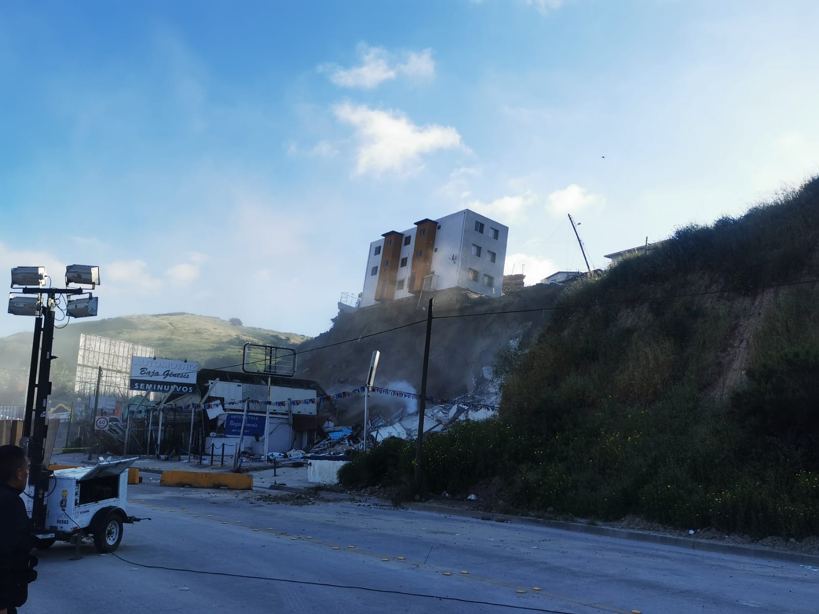 Colapsa edificio en el fraccionamiento La Sierra (VIDEO) - Semanario ZETA