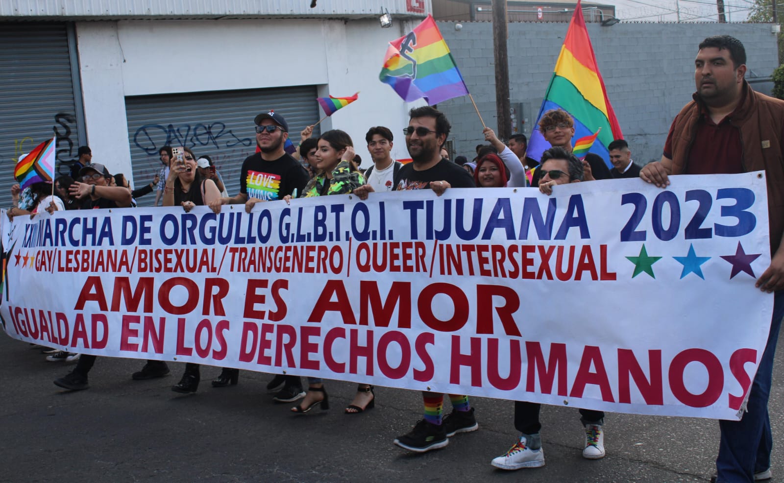 Marchan por el Orgullo LGBTTTIQ en Tijuana - Semanario ZETA