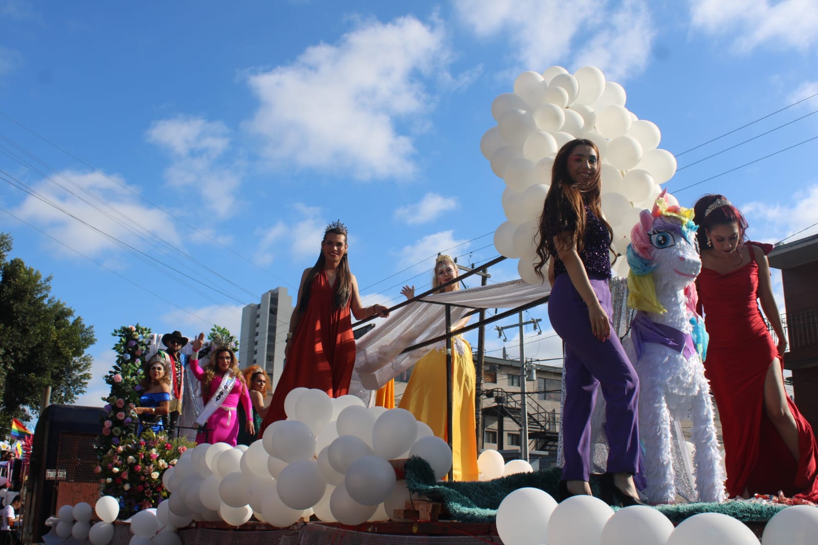 Marchan por el Orgullo LGBTTTIQ en Tijuana - Semanario ZETA