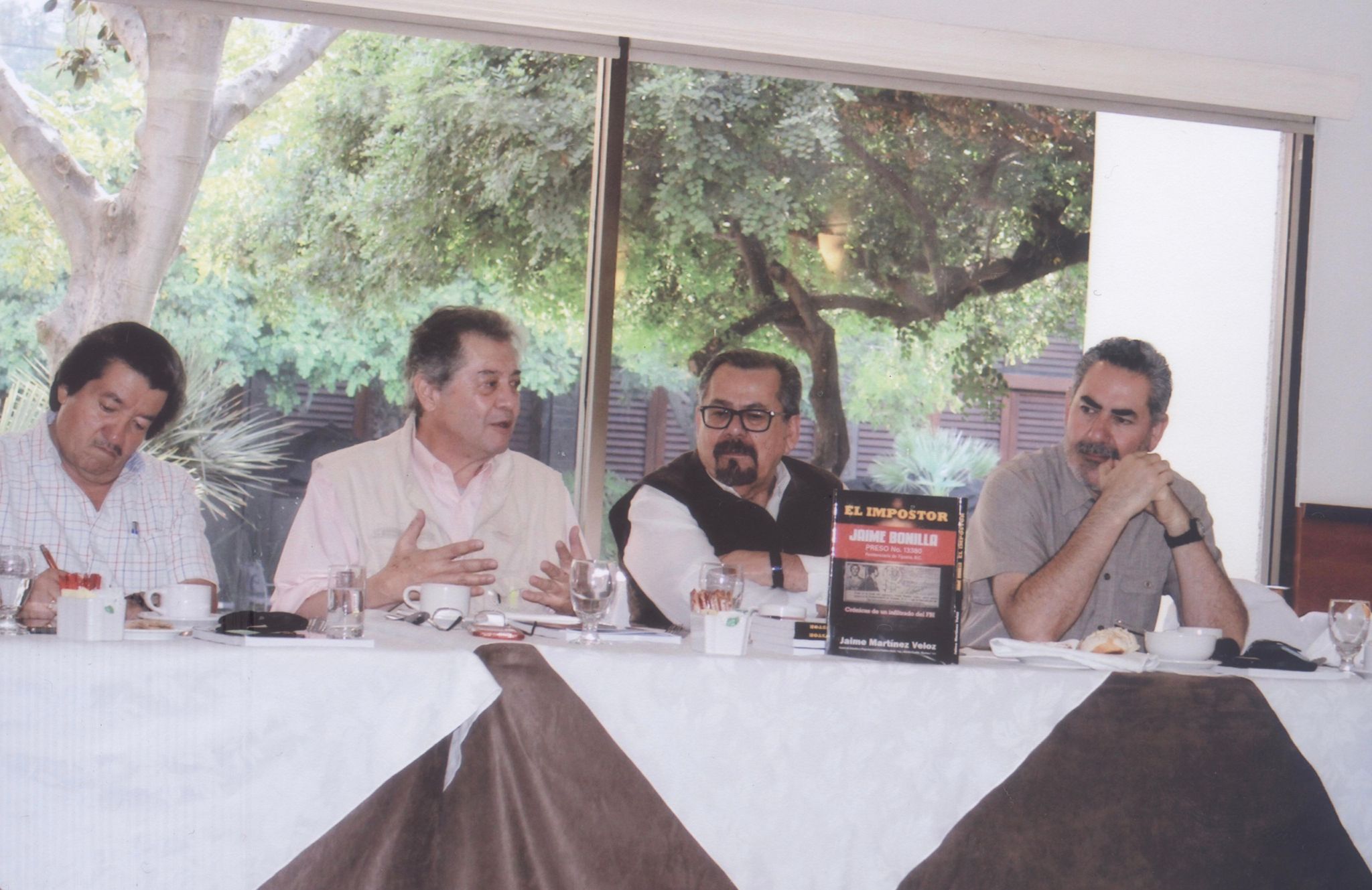 Martínez Veloz presenta libro en Tijuana sobre presunta participación de Jaime Bonilla como agente del FBI. Noticias en tiempo real