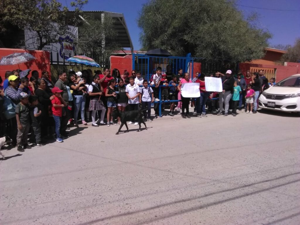 Protestan por falta de maestros en escuela Bandera Nacional - Semanario ...