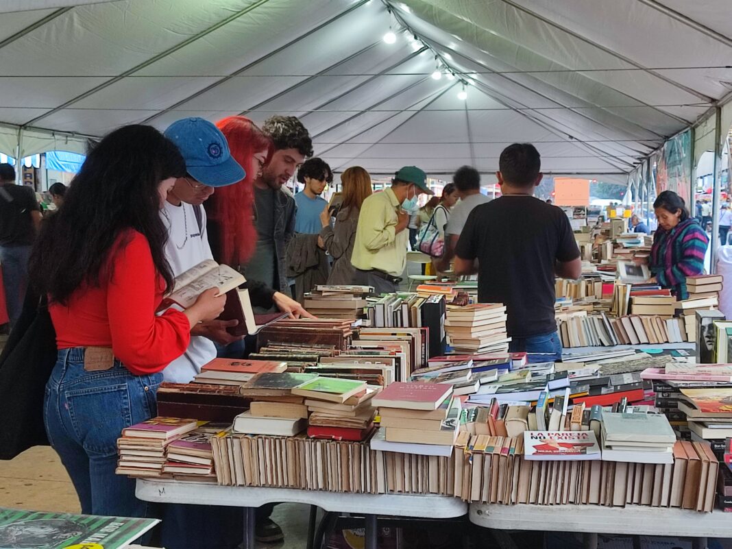 Último fin de semana de la Feria del Libro Antiguo y de Ocasión en Tijuana; concluye el domingo 15 de octubre. Fotos: Enrique Mendoza