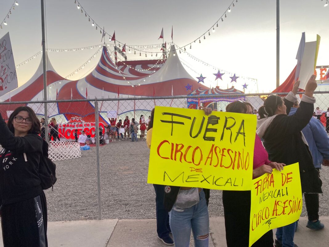 Protesta circo Mexicali Foto Christian Torres.