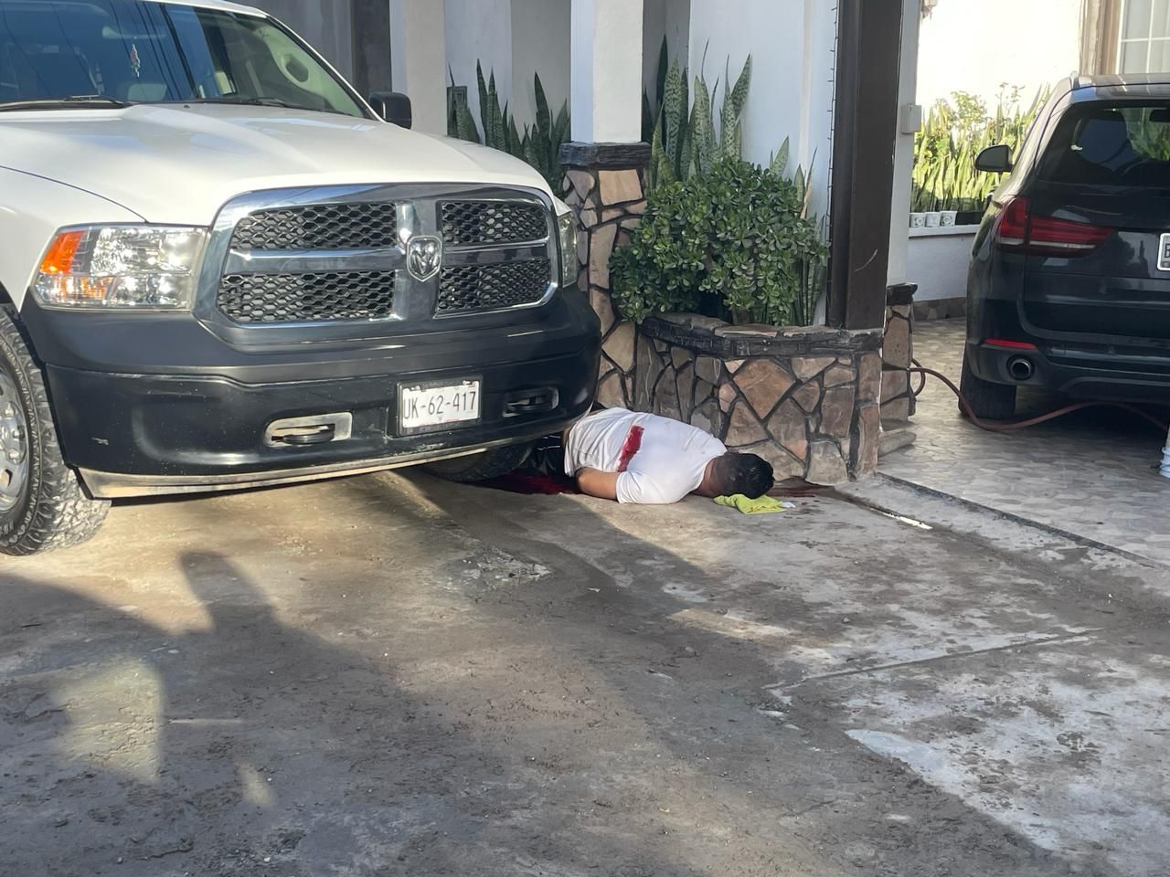Asesinan a ministerial en Tijuana, mientras limpiaba su unidad. - Semanario  ZETA