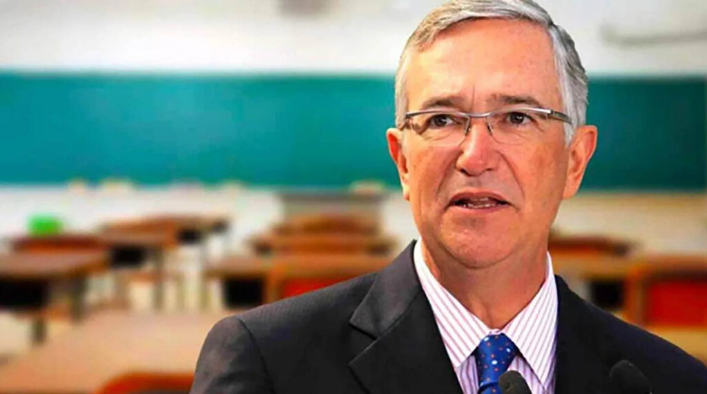 Ricardo Salinas Pliego y su chatarra publicitaria - Semanario ZETA