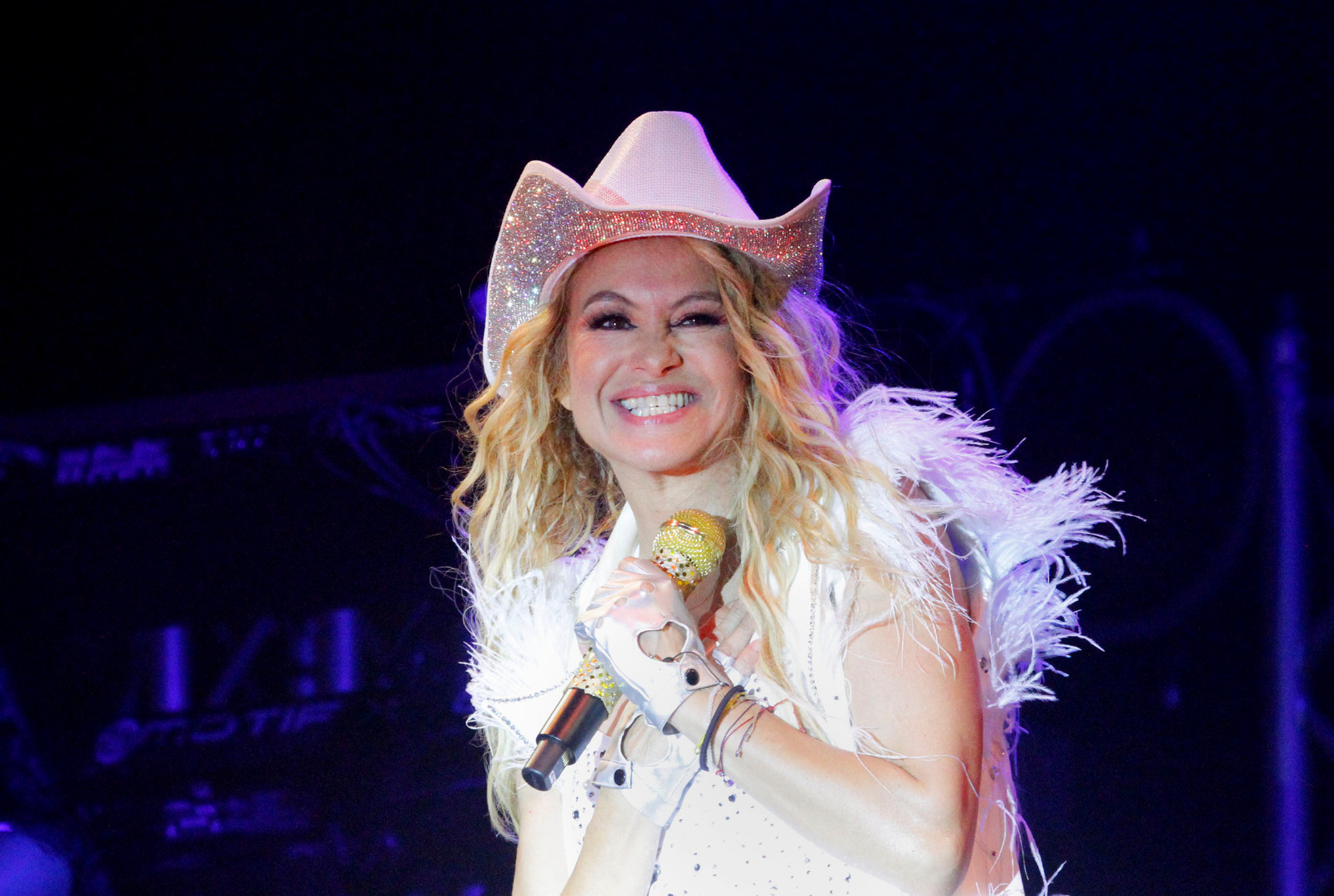 Pinta Paulina Rubio Marcha del Orgullo LGBT+ - Semanario ZETA