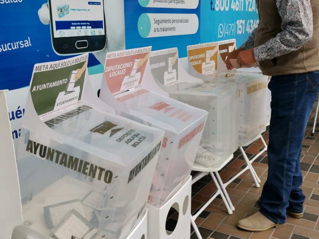Urnas para votar Foto Cesar Rene Blanco