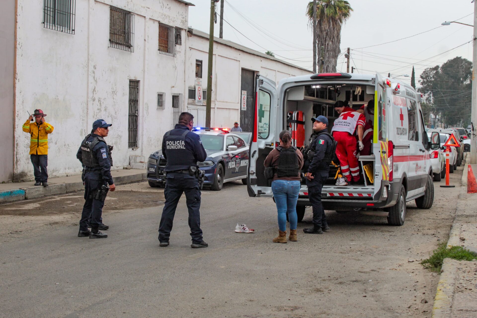 Un muerto y dos lesionados tras ataque armado en estacionamiento de bar ...
