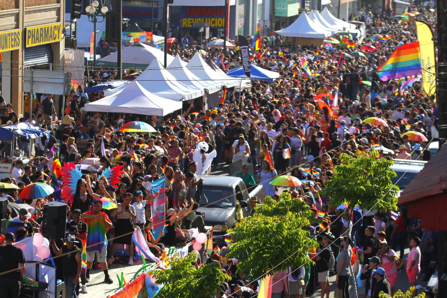 Tijuana se viste de colores con Marcha del Orgullo - Semanario ZETA