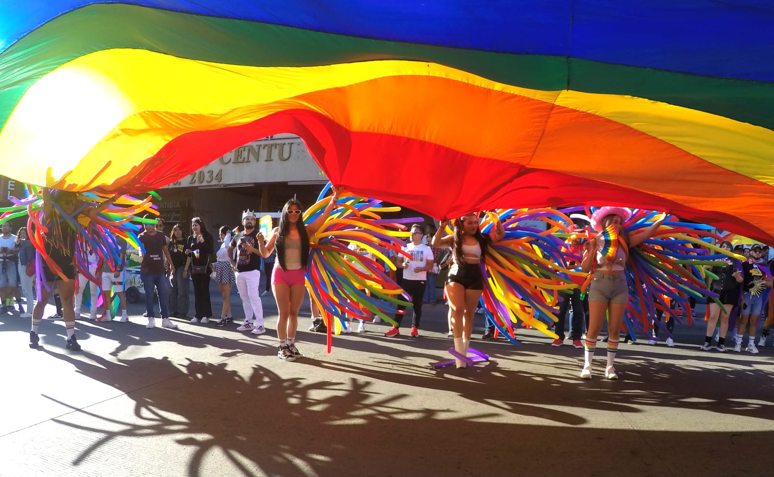 Tijuana se viste de colores con Marcha del Orgullo - Semanario ZETA