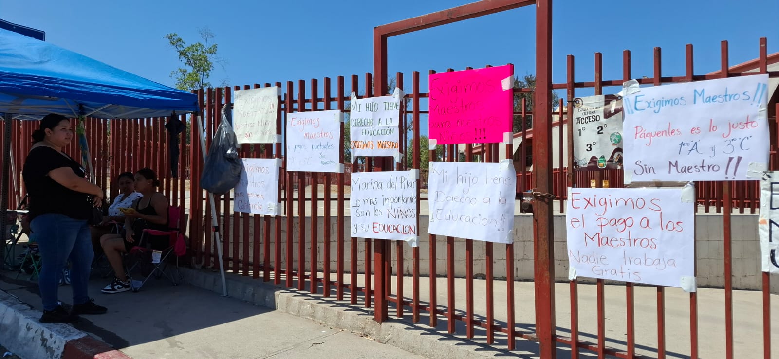 En Tijuana: Madres de familia bloquean escuela por falta de maestros ...