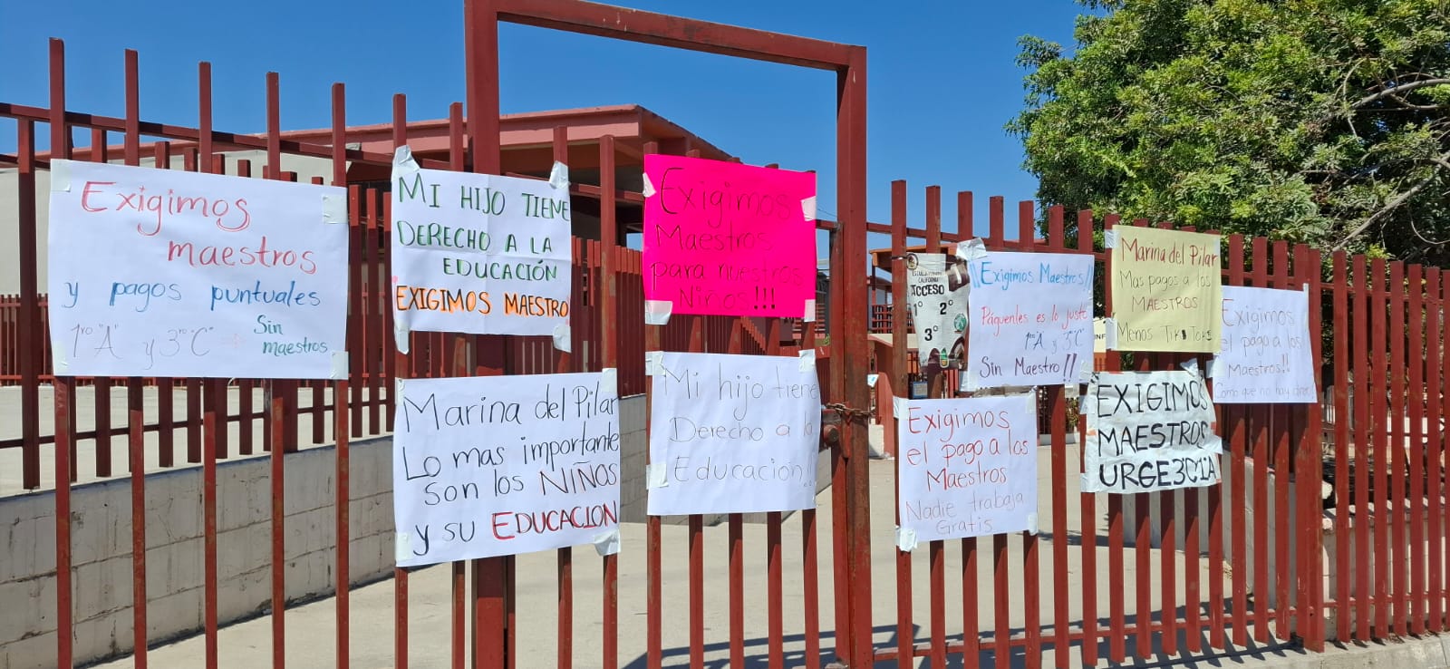 Padres de escuelas sin maestros protestan en SEE Tijuana - Semanario ZETA