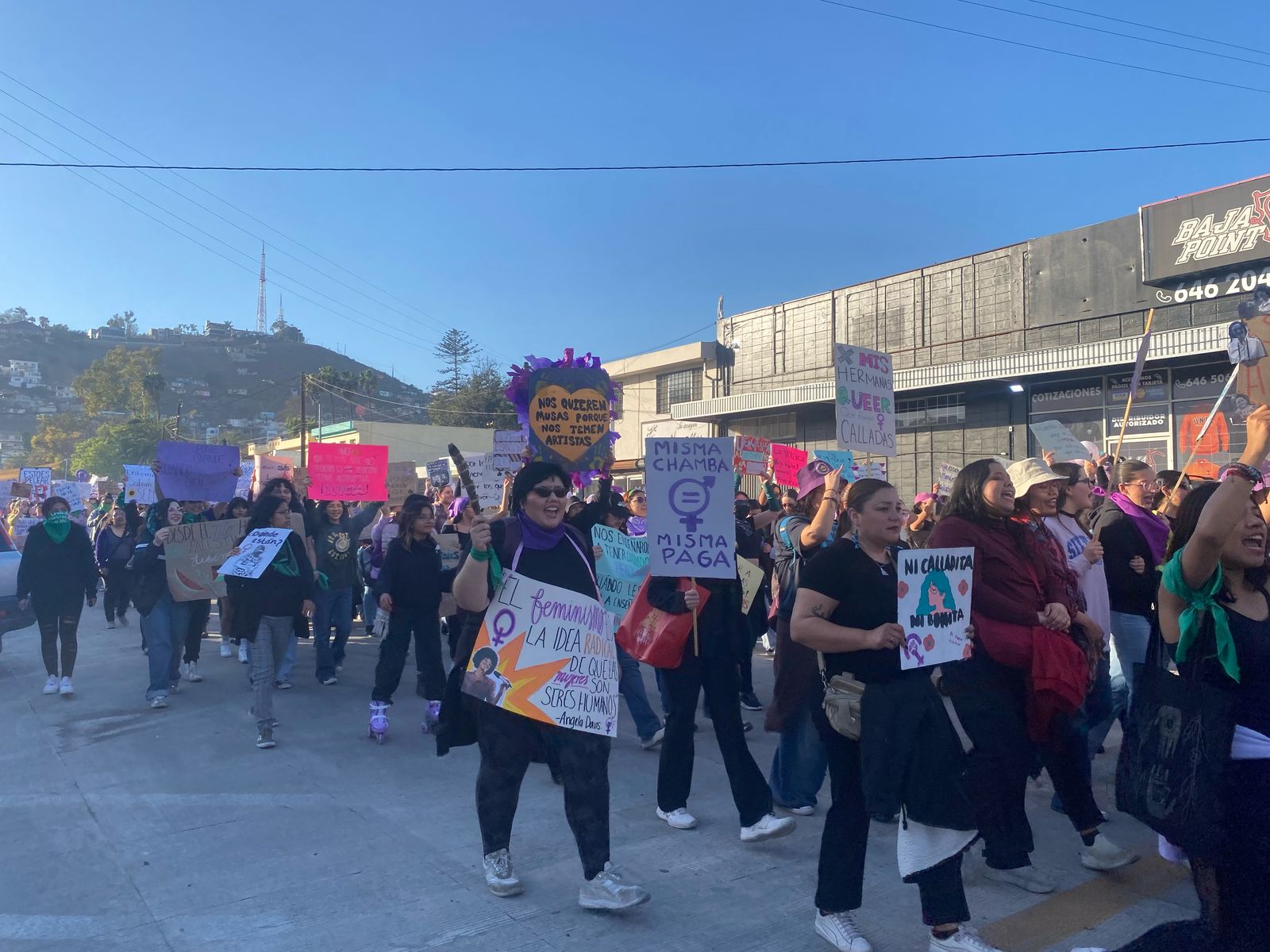 Mujeres se movilizan en el Día Internacional de la Mujer: “Resistimos ...