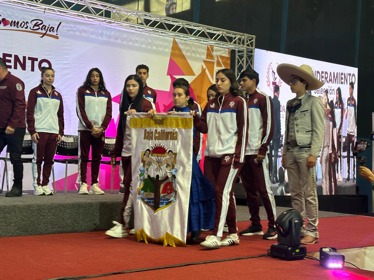 Abanderan a la delegación de Baja California rumbo a la Olimpiada ...