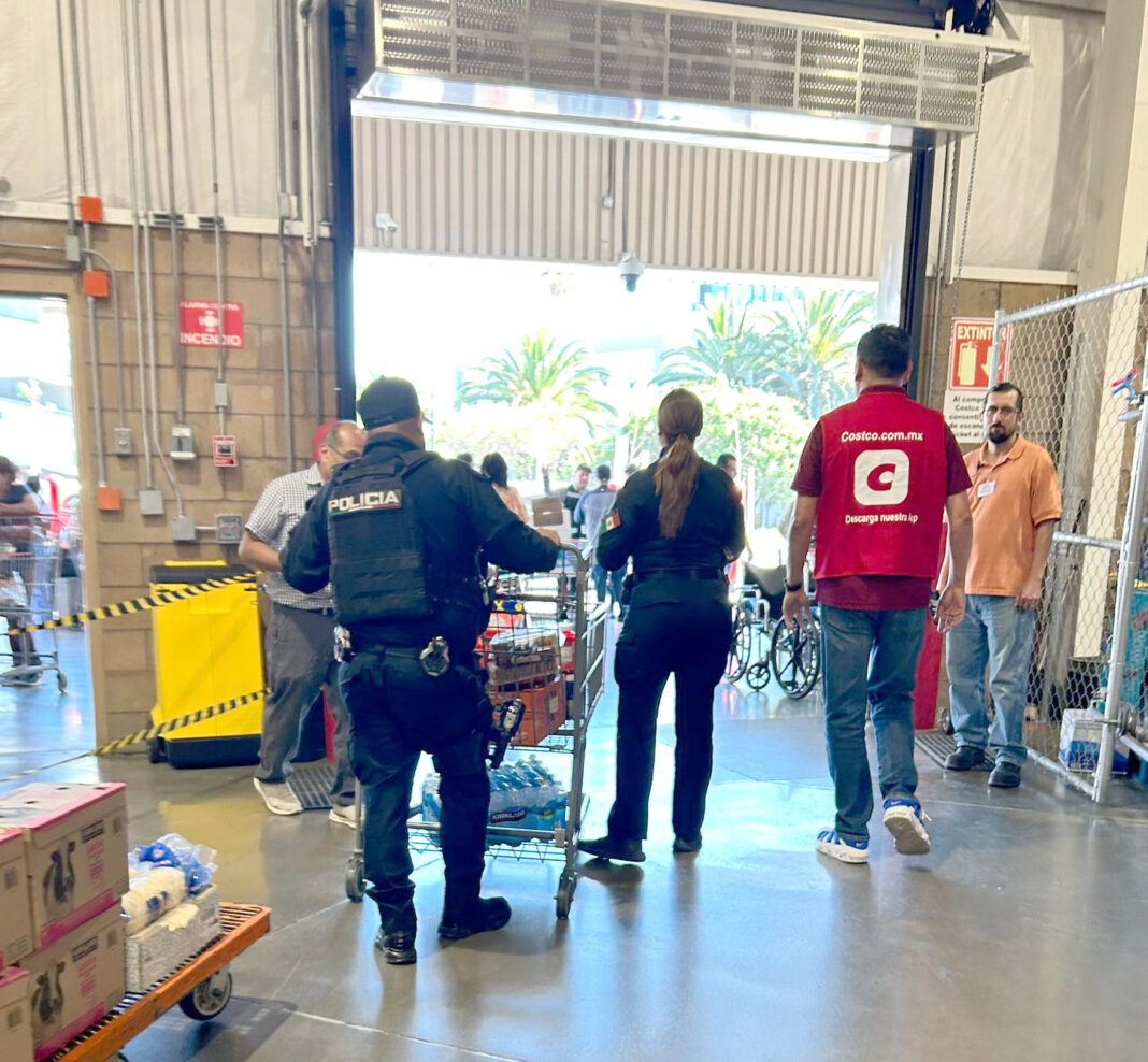 policia municipal comprnado en costco